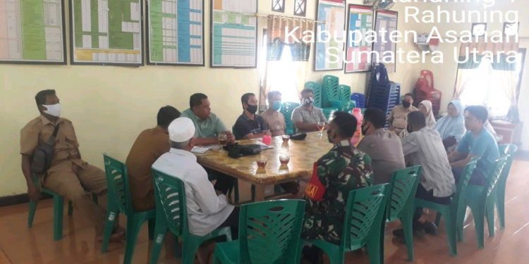 Maraknya Pencurian Kelapa Sawit, Personel Jajaran Kodim 0208/Asahan Hadiri Rapat Mediasi Bersama Tiga Pilar Dan Masyarakat Maraknya Pencurian Kelapa Sawit, Personel Jajaran Kodim 0208/Asahan Hadiri Rapat Mediasi Bersama Tiga Pilar Dan Masyarakat
