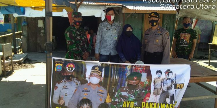Aksi Personel Jajaran Kodim 0208/Asahan Bagikan Masker Upaya Menyadarkan Masyarakat Aksi Personel Jajaran Kodim 0208/Asahan Bagikan Masker Upaya Menyadarkan Masyarakat