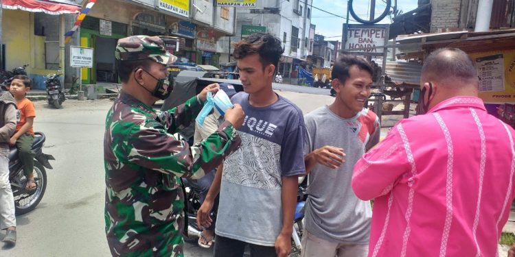 Danramil 05/Tanjung Tiram Beserta Babinsa dan Instansi Terkait Gebyar Razia Masker Danramil 05/Tanjung Tiram Beserta Babinsa dan Instansi Terkait Gebyar Razia Masker