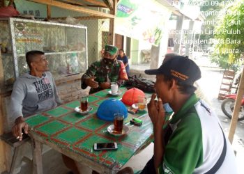 Personel Jajaran Kodim 0208/Asahan Himbau Masyarakat Agar Menjaga Kebersihan Lingkungan Upaya Pencegahan Covid-19