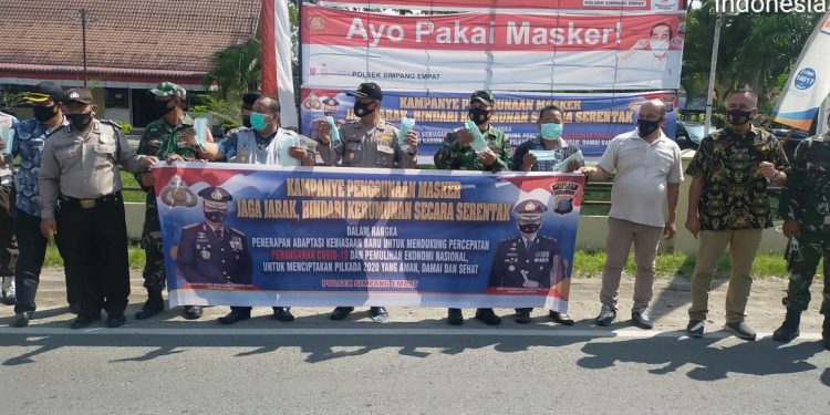 Kompak TNI-POLRI Gelar Apel Sekaligus Kampanye Penggunaan Masker Kompak TNI-POLRI Gelar Apel Sekaligus Kampanye Penggunaan Masker