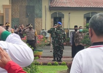 Personil Kodim 0208/Asahan Melalui Koramil13/Buntu Pane Ikuti Apel Pembagian Masker Kepada Masyarakat