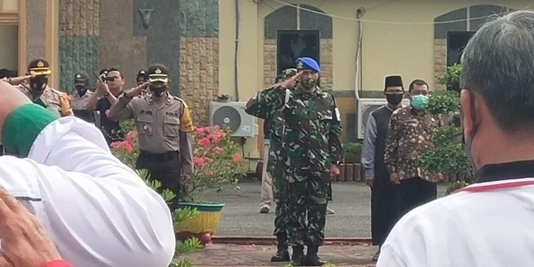 Personil Kodim 0208/Asahan Melalui Koramil13/Buntu Pane Ikuti Apel Pembagian Masker Kepada Masyarakat Personil Kodim 0208/Asahan Melalui Koramil13/Buntu Pane Ikuti Apel Pembagian Masker Kepada Masyarakat