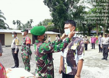 Ikuti Upacara Pemakaian Masker Sekaligus Bagikan Masker Kepada Masyarakat Oleh Personel Jajaran Kodim 0208/Asahan