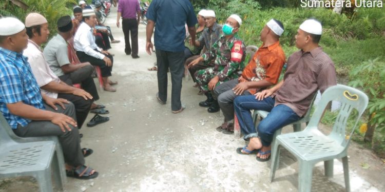Melaksanakan Komsos Sekaligus Melayat Salah Satu Warga Binaannya Oleh Personel Jajaran Kodim 0208/Asahan Melaksanakan Komsos Sekaligus Melayat Salah Satu Warga Binaannya Oleh Personel Jajaran Kodim 0208/Asahan