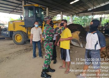 Berusaha Disiplinkan Warga Melalui Sosialisasi Protokol Kesehatan Covid-19 Oleh Personel Jajaran Kodim 0208/Asahan