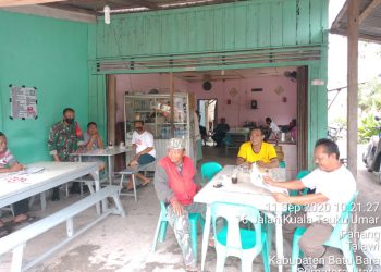 Minta Masyarakat 'Jangan Keluar Rumah Tanpa Masker' Personel Kodim 0208/Asahan Laksanakan Beri Himbauan Pada Warga