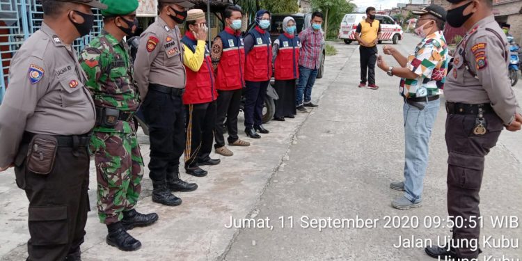 Personel Kodim 0208/Asahan Beserta Instansi Terkait Gelar Razia Masker Di Kecamatan Nibung Hangus Personel Kodim 0208/Asahan Beserta Instansi Terkait Gelar Razia Masker Di Kecamatan Nibung Hangus