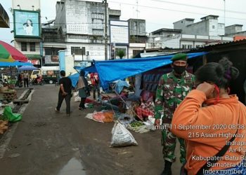 Berkunjung Ke Kedai Kopi, Personel Kodim 0208/Asahan Untuk Sosialisasikan Protokol Kesehatan
