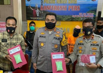 Dua Pemasok Ekstasi ke Lokasi Hiburan Malam Ditangkap Tekab Medan Kota, Barang Buktinya 1000 Butir