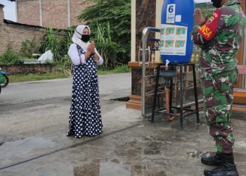 Personel Babinsa Jajaran Kodim 0208/Asahan Tegakkan Prokes Kepada Jema'ah Dan Pengurus Masjid