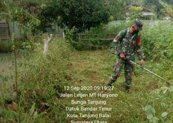 Ciptakan Lingkungan Yang Nyaman, Personel Babinsa Kodim 0208/Asahan Adakan Gotong Royong Dengan Masyarakat