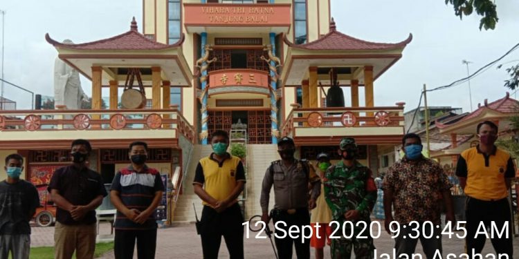 Cegah Penyebaran Covid-19, Personel Kodim 0208/Asahan Laksanakan Penyemprotan Disinfektan Di Vihara Cegah Penyebaran Covid-19, Personel Kodim 0208/Asahan Laksanakan Penyemprotan Disinfektan Di Vihara