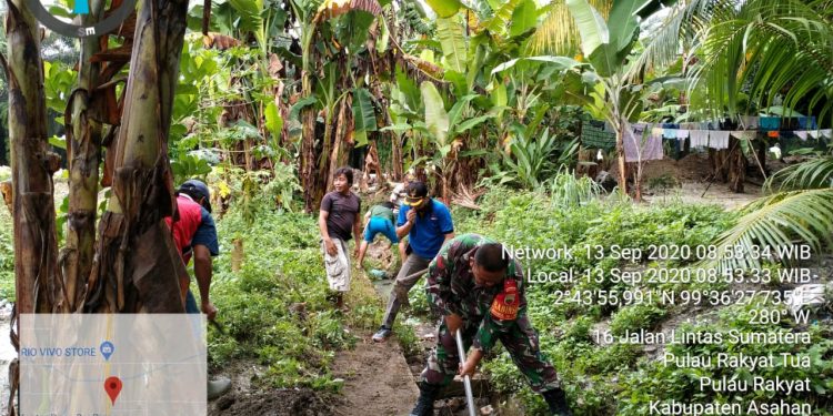 Personel Jajaran Kodim 0208/Asahan Kompak Bersihkan Parit Bersama Warga Binaan Personel Jajaran Kodim 0208/Asahan Kompak Bersihkan Parit Bersama Warga Binaan