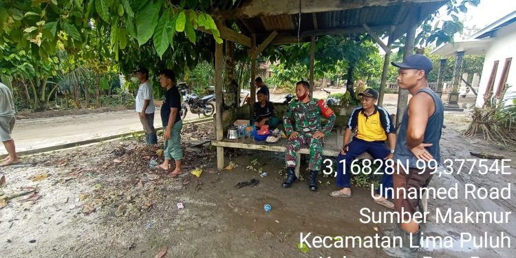 Personel Jajaran Kodim 0208/Asahan Ajak Warga Tetap Menjaga Kebersihan Lingkungan Demi Mencegah Virus Corona Personel Jajaran Kodim 0208/Asahan Ajak Warga Tetap Menjaga Kebersihan Lingkungan Demi Mencegah Virus Corona