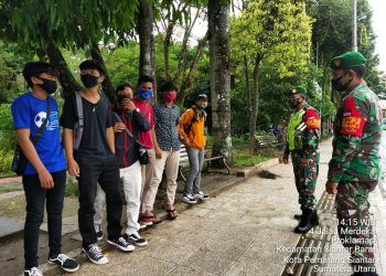 Danramil 07/Pasar Baru Pimpin Patroli Penegakan Disiplin Sesuai Protokol Kesehatan Di Taman Bunga