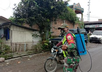 Upaya Pencegahan Penyebaran Virus, Personel Kodim 0207/Simalungun Melakukan Penyemprotan Disinfektan