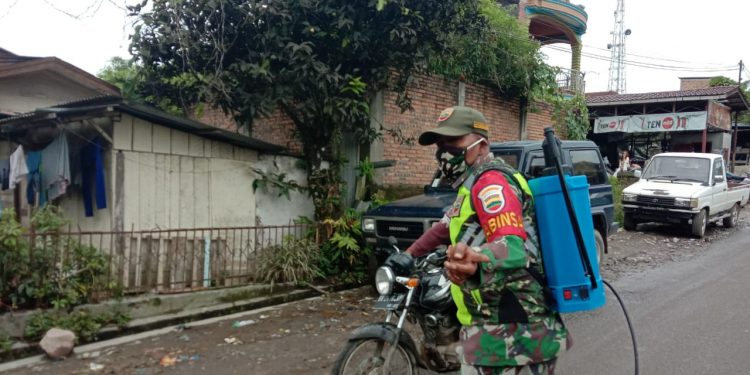 Upaya Pencegahan Penyebaran Virus, Personel Kodim 0207/Simalungun Melakukan Penyemprotan Disinfektan Upaya Pencegahan Penyebaran Virus, Personel Kodim 0207/Simalungun Melakukan Penyemprotan Disinfektan