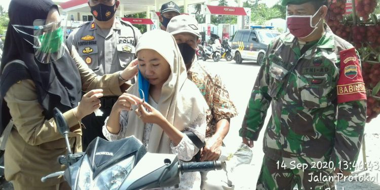 Penyuluhan Dan Sosialisasi Besar-Besaran Dilaksanakan Untuk Menunjang Berjalannya New Normal Oleh Personel Jajaran Kodim 0208/Asahan Penyuluhan Dan Sosialisasi Besar-Besaran Dilaksanakan Untuk Menunjang Berjalannya New Normal Oleh Personel Jajaran Kodim 0208/Asahan
