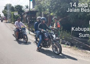 Upaya Memutuskan Penyebaran Covid-19, Personel Jajaran Kodim 0208/Asahan Bagikan Masker Kepada Warga