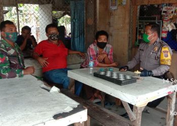 Dengan Komsos Personil Jajaran Kodim 0208/Asahan Melalui Koramil 17/Datuk Bandar Laksanakan Komsos Terkait Keamanan Lingkungan