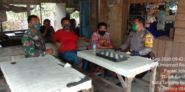 Dengan Komsos Personil Jajaran Kodim 0208/Asahan Melalui Koramil 17/Datuk Bandar Laksanakan Komsos Terkait Keamanan Lingkungan Dengan Komsos Personil Jajaran Kodim 0208/Asahan Melalui Koramil 17/Datuk Bandar Laksanakan Komsos Terkait Keamanan Lingkungan