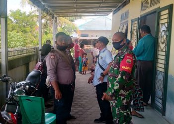 Anggota Kodim 0208/Asahan Koramil 01/Medang Deras Laksanakan Komsos Guna Sosialisasikan Prokes