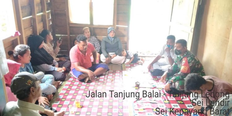 Kodim 0208/Asahan Melalui Babinsa Koramil 10/Sei Kepayang Rutin Himbau Warga Agar Gunakan Masker Kodim 0208/Asahan Melalui Babinsa Koramil 10/Sei Kepayang Rutin Himbau Warga Agar Gunakan Masker