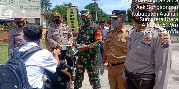 Lakukan Penyuluhan Dan Sosialisasi Protokol Kesehatan New Normal Oleh Personel Kodim 0208/Asahan Lakukan Penyuluhan Dan Sosialisasi Protokol Kesehatan New Normal Oleh Personel Kodim 0208/Asahan