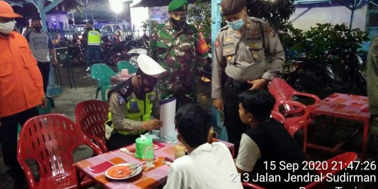 Gencarkan Patroli Gabungan TNI-Polri di Tanjung Balai Cegah Penyebaran Virus Corona Gencarkan Patroli Gabungan TNI-Polri di Tanjung Balai Cegah Penyebaran Virus Corona