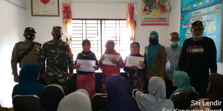 Hadiri Penyerahan Bantuan Sosial Tunai Kepada Masyarakat Oleh Personel Jajaran Kodim 0208/Asahan Hadiri Penyerahan Bantuan Sosial Tunai Kepada Masyarakat Oleh Personel Jajaran Kodim 0208/Asahan