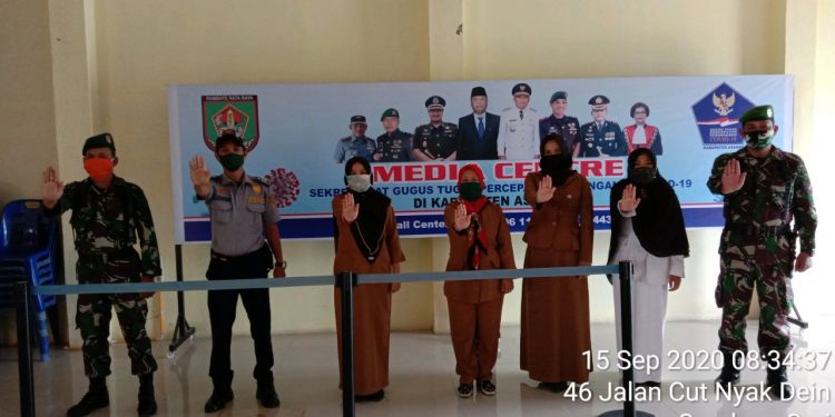 Personel Kodim 0208/Asahan Laksanakan Monitoring Di Posko Covid-19 Di Gedung Granasda Personel Kodim 0208/Asahan Laksanakan Monitoring Di Posko Covid-19 Di Gedung Granasda