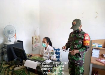 Personil Kodim 0207/Simalungun Komsos Ke Petugas Puskesmas Negri Dolok Terkait Penanganan Virus Corona