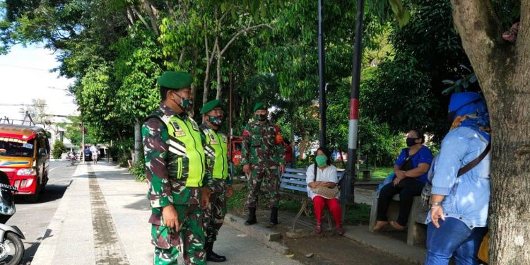 Peduli Kesehatan Warga, Personel Jajaran Kodim 0207/Simalungun Sosialisasi Protokol Kesehatan Penegakan Disiplin di Tempat Keramaian Peduli Kesehatan Warga, Personel Jajaran Kodim 0207/Simalungun Sosialisasi Protokol Kesehatan Penegakan Disiplin di Tempat Keramaian