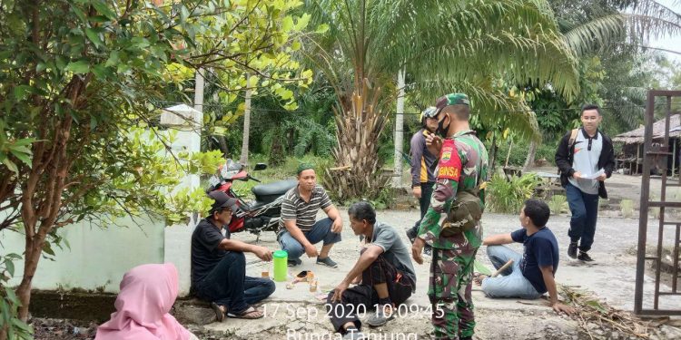 Pengawasan Protokoler Kesehatan Covid 19 Oleh Personel Kodim 0208/Asahan Melalui Babinsa Koramil 17/DB Pengawasan Protokoler Kesehatan Covid 19 Oleh Personel Kodim 0208/Asahan Melalui Babinsa Koramil 17/DB