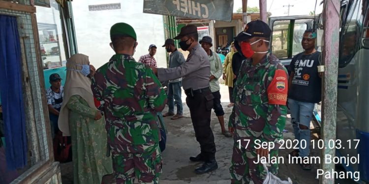 Pelaksanaan Patroli Protokoler Kesehatan oleh Personel Jajaran Kodim 0208/Asahan di Terminal KUPJ Pelaksanaan Patroli Protokoler Kesehatan oleh Personel Jajaran Kodim 0208/Asahan di Terminal KUPJ