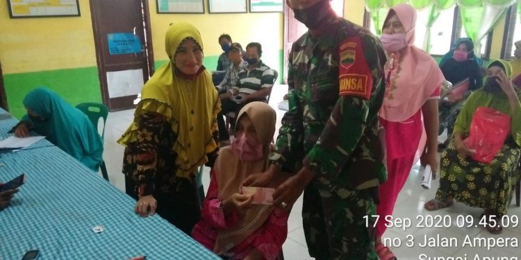 Dana Bantuan Sosial Dari Pemerintah Kabupaten Asahan Terus Mengalir Sampai Hari Ini, Personel Kodim 0208/Asahan Monitor