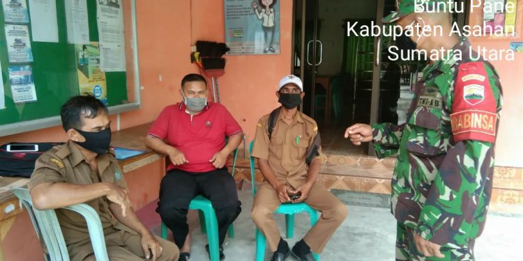 Melalui Perangkat Desa, Personel Kodim 0208/Asahan Himbau Agar Sebarkan Protokol Kesehatan Kepada Masyarakat Melalui Perangkat Desa, Personel Kodim 0208/Asahan Himbau Agar Sebarkan Protokol Kesehatan Kepada Masyarakat