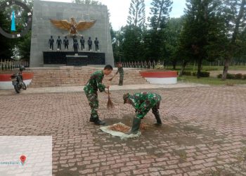 Mengenang Jasa Para Pahlawan, Personel Jajaran Kodim 0207/Simalungun Laksanakan Pembersihan di Tugu Sudjono