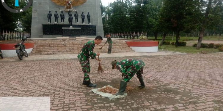 Mengenang Jasa Para Pahlawan, Personel Jajaran Kodim 0207/Simalungun Laksanakan Pembersihan di Tugu Sudjono Mengenang Jasa Para Pahlawan, Personel Jajaran Kodim 0207/Simalungun Laksanakan Pembersihan di Tugu Sudjono