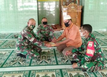 Jumat Barokah, Danramil 11/Simpang Empat Beserta Babinsa Kodim 0208/Asahan Sebarkan Kebaikan