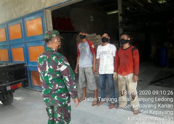 Penerapan Protokol Kesehatan di Toko Bangunan Oleh Babinsa Koramil 10/SK Kodim 0208/Asahan
