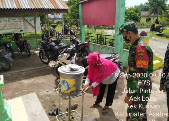 Penghimbauan Kepada Pendatang Baru di Desa Aek Loba Oleh Personel Jajaran Kodim 0208/Asahan Melalui Babinsa Koramil 16/PR
