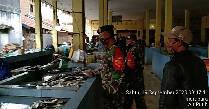 Personel Jajaran Kodim 0208/Asahan Laksanakan Pendisiplinan Mandiri Covid 19 di Pajak Delima Personel Jajaran Kodim 0208/Asahan Laksanakan Pendisiplinan Mandiri Covid 19 di Pajak Delima