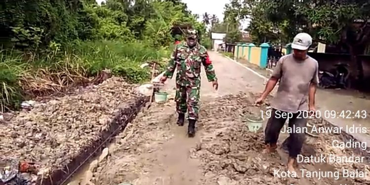 Wujudkan Kebersamaan, Personel Jajaran Kodim 0208/Asahan Kompak Gotong Royong Dengan Warga Binaan