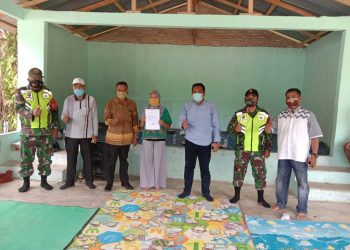 Cegah Covid-19, Babinsa Kodim 0207/Simalungun Komsos Bersama Lurah Berikan Himbauan Protokol Kesehatan