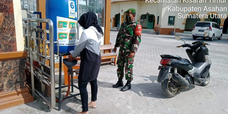 Personel Kodim 0208/Asahan Rutin Ingatkan Pengurus Dan Jema'ah Masjid Agar Menerapkan Protokol Kesehatan
