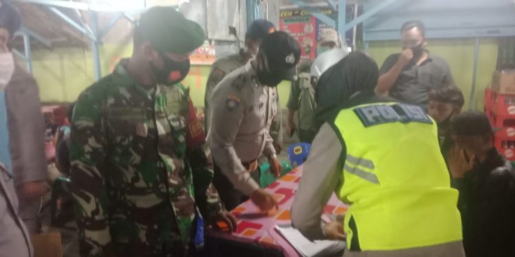 Patroli Gabungan Kodim 0208/Asahan Melalui Koramil 08/Pulau Buaya Dalam Rangka Pendisiplinan Protokol Kesehatan Patroli Gabungan Kodim 0208/Asahan Melalui Koramil 08/Pulau Buaya Dalam Rangka Pendisiplinan Protokol Kesehatan