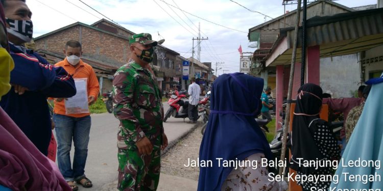 Tetap Semangat Personel Kodim 0208/Asahan Sosialisasikan Pemakaian Masker Demi Mempercepat Pemutusan Penyebaran Covid-19 Tetap Semangat Personel Kodim 0208/Asahan Sosialisasikan Pemakaian Masker Demi Mempercepat Pemutusan Penyebaran Covid-19