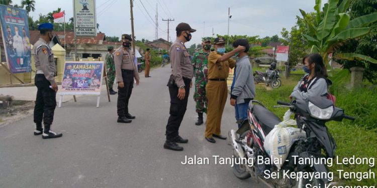 Ikut Dalam Pergelaran Razia Gabungan, Personel Kodim 0208/Asahan Tegakkan Protokol Kesehatan